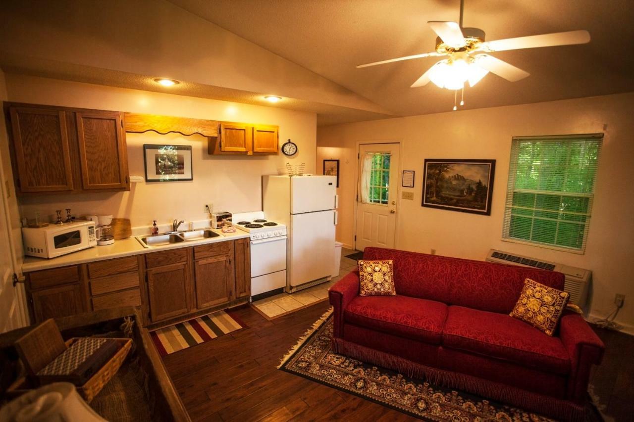 Nolichuckey Bluffs Bed & Breakfast Cabins Greeneville ภายนอก รูปภาพ